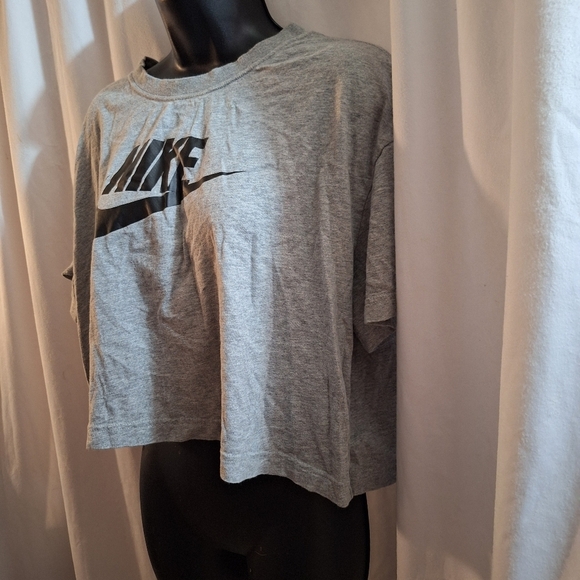 Nike Gray Cropped T-Shirt - Picture 2 of 4
